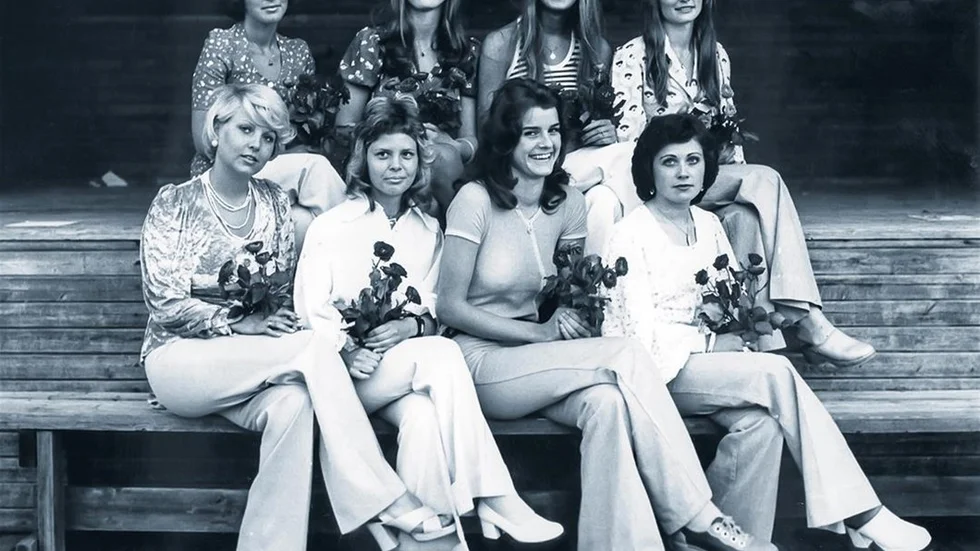 Polcirkelprinsessor. Övre raden: Ann Sundén, Anita Blomqvist, Ingrid Marklund och Berit Pesula. Nedre raden: Gunilla Sundström, Rigmor Larsson, Jessika Andersson och Lisbeth Johansson.