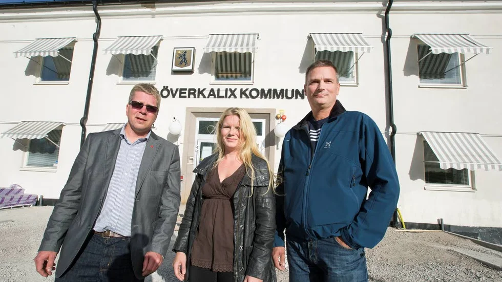 tips. Signaturen Skattebetalare tycker att kommunalråden Mikael Larsson (V) och Sarah Karlsson (C), här tillsamms med Matz Flink (M), borde ta intryck av Sveriges Kommuner och Landsting och därmed kunna spara på den politiska organisationen.