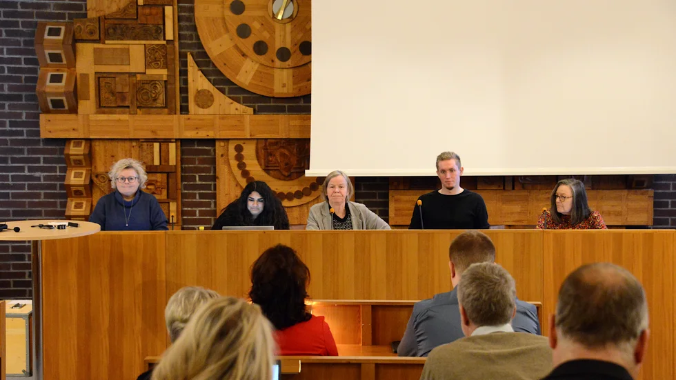 Fullmäktiges presidium består av Berit Hardselius, ordförande, Mats Mörtzell, vice ordförande, och Kerstin Backman, andre vice ordförande. Backman säger att de var allt annat än eniga kring att lämna kommunalrådets ansvarsfråga utanför dagordningen.
