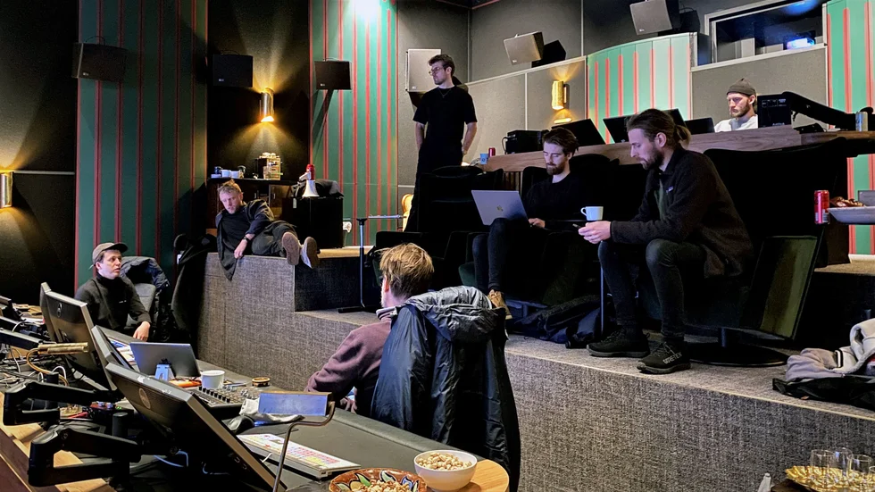 Vi var på plats i Göteborg under de allra sista dagarna innan Crazy Pictures låste alla filer, buntade ihop sin skapelse och skickade iväg sin "UFO Sweden" över hela landet.