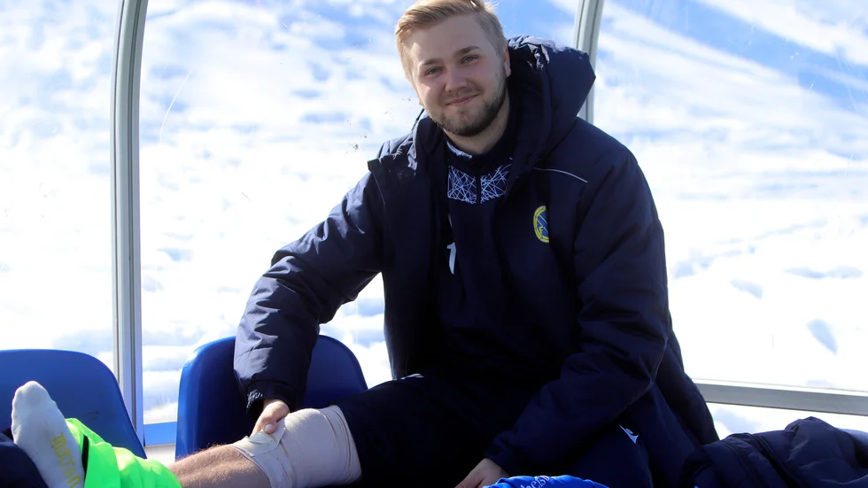 Olle Ekström skulle ha spelat VFC:s genrep men skadade högerknäet under uppvärmningen. Nu hoppas han på spel i premiären mot Eskilstuna Syrianska