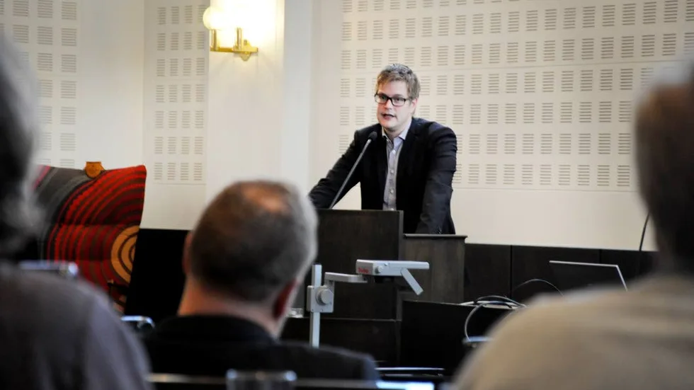 BÄTTRE EKONOMI. Ekonomichef Hans Kenttä föredrog delårsbokslutet vid måndagens kommunfullmäktigemöte i Haparanda.