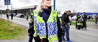 Polisen håller ordning vid gränsen