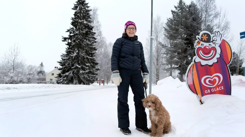 TILLBAKA. Jenny Engström med Melker. Hon och maken flyttade tillbaka till Gunnarsbyn när de fick barn. "Det här är en fantastisk miljö att växa upp i."