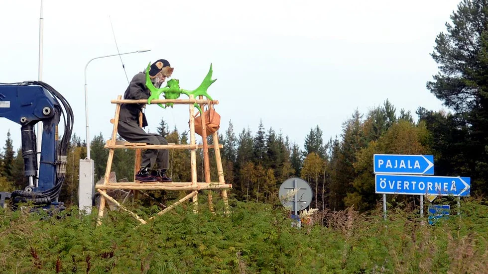 PÅ SIN VAKT. När älgjakten började i september satt plötsligt den här gubben på pass.