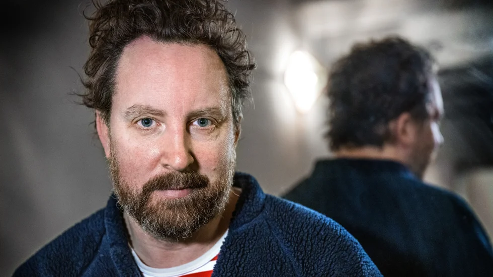 Uje Brandelius har hunnit med mycket. Han har spelat i Doktor Kosmos, släppt soloalbum, varit politiker i Vänsterpartiet och vunnit guldbaggar. 