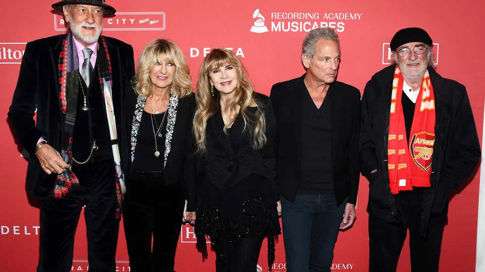 Fleetwood Mac fortsätter inte utan Christine McVie, tvåa från vänster, som avled i fjol. Arkivbild.