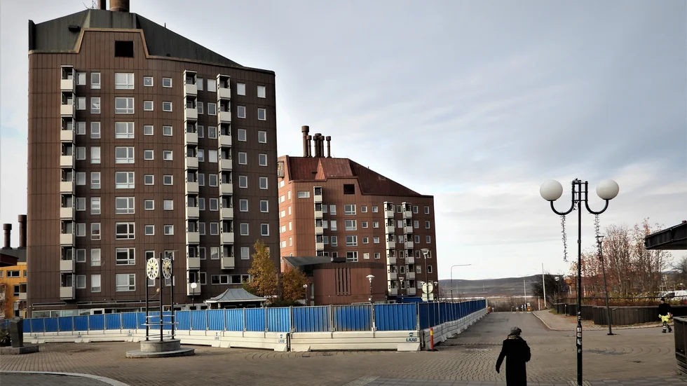Det är inte så lätt att vara likgiltig när känslostormarna kommer farande med grävskoporna mot stadens verkliga centrum. När Erskines kvarter Ortdrivaren falle, är dess ruiner något som kommer att gestalta stadsomvandligens konsekvenser för lång tid.
