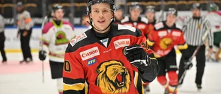 Lejons forwardsstjärna drömmer om hockeyettan: ”En av få i tvåan som har ett mål med hockeyn”