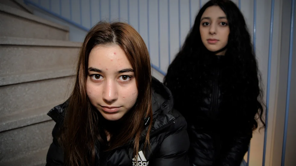 Julieta Papikyan (vänster) och vännen Flora Stepanyan.