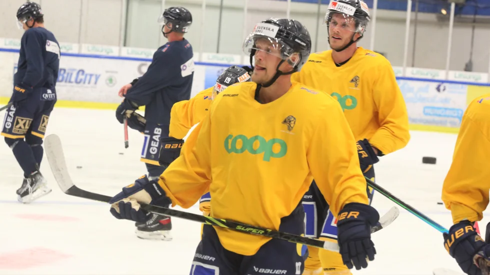 Linus Lundström är tillbaka i Visby Roma efter en kortare sejour i Östersund. Nu väntar premiär i allettan.