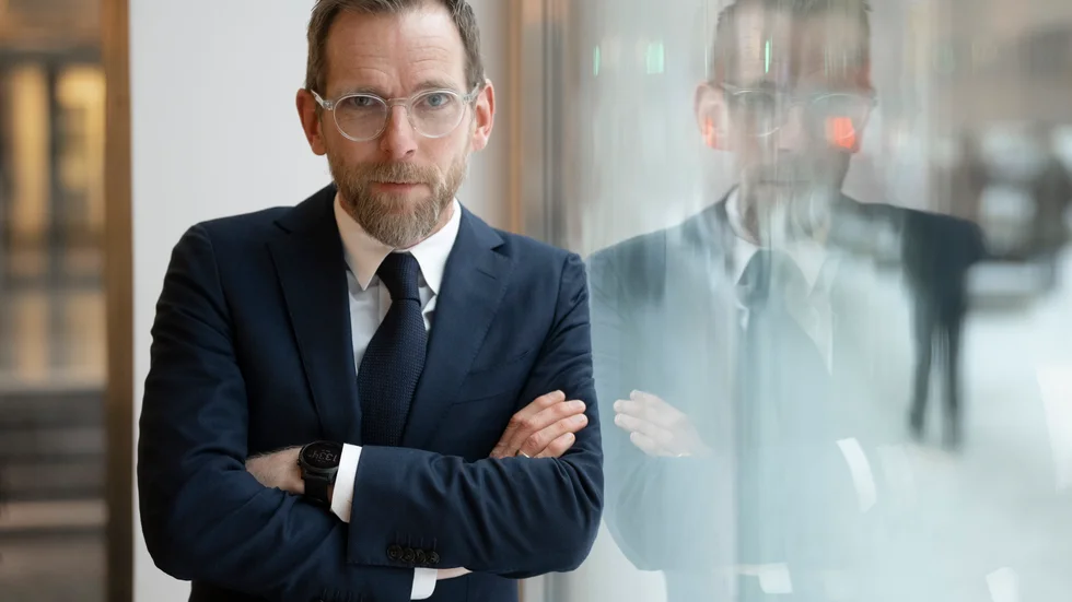 Socialminister Jakob Forssmed (KD) fotograferad på sitt departement.