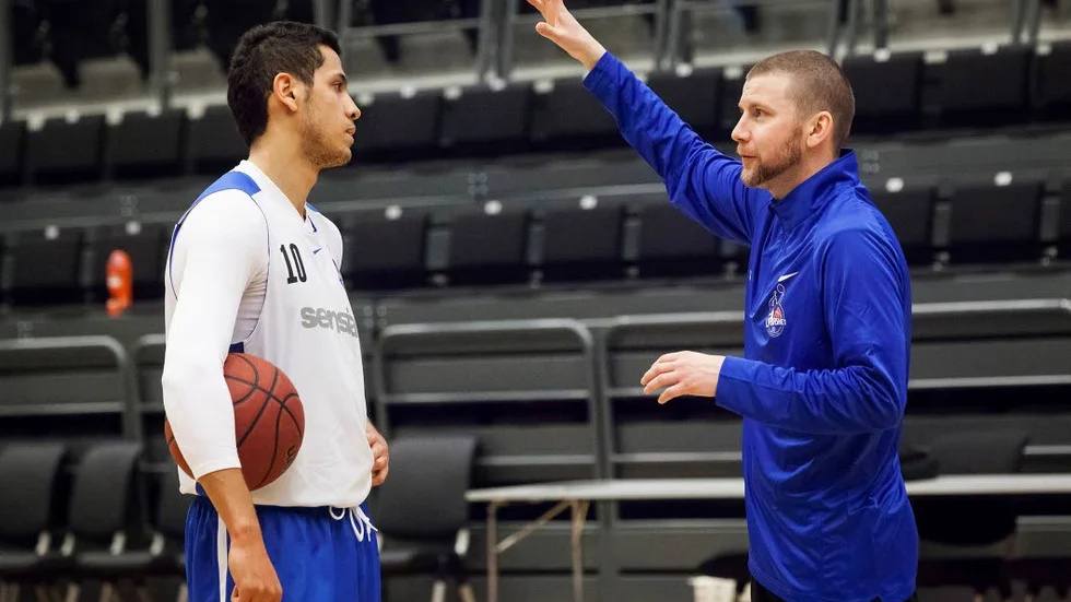 Mot Kina. Samir Ali, Peter Öqvist och övriga i LF Basket kommer att spela träningsmatcher i Asien under försäsongen.