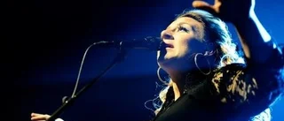 Mäktigt av Dawn Finer