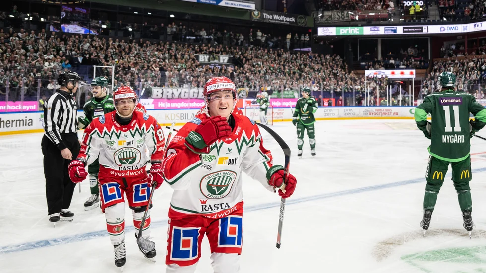 Frölundabacken Filip Hasa jublar efter att ha gjort mål i slutspelet mot Färjestad. Han är på väg mot sitt livs hockeysäsong.