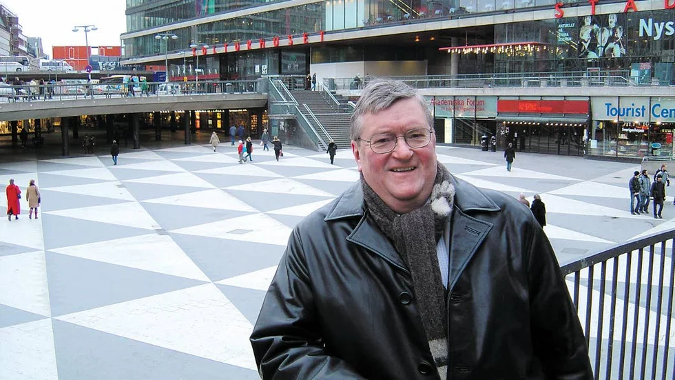 Norrbottensstockholmare. Så kallar han sig numer, Gunnar Lassinantti. Här på Sergels torg, men han har även en lägenhet i Luleå där han och frun Natasha är två-tre månader per år.