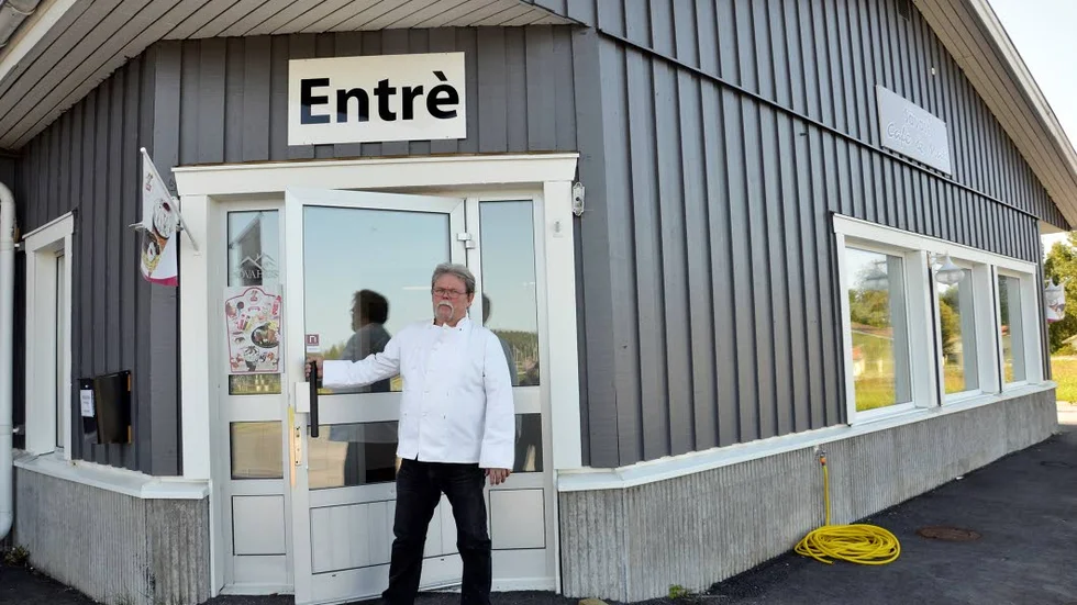 På fredag. Då slår Sävast nyaste café och matställe upp portarna. Den som arrenderar och sköter stället är Christer Ersson.