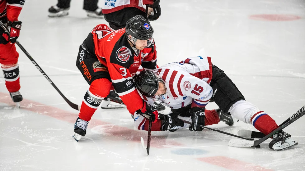 Clemensnäs HC:s seriekonkurrent Tegs SK, här i ett möte mot Piteå HC, är sedan en vecka tillbaka okontaktbar. Nu är framtiden osäker.