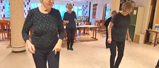 Dansa på rad gör en glad      