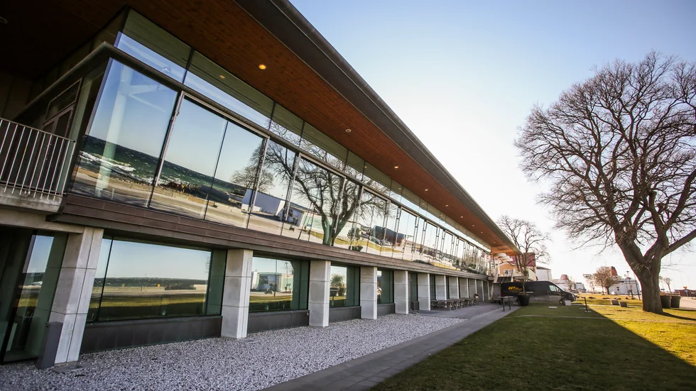 Kongresshallen ägs av regionens bolag Wisby Strand Congress & Event, som för 2022 redovisar en förlust med 500 000 kronor.