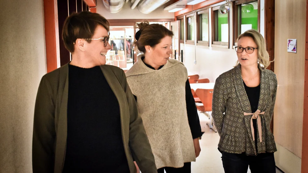 Linda Holmqvist tillsammans med lärarna Birgitta Lundmark och Linda Forssén.