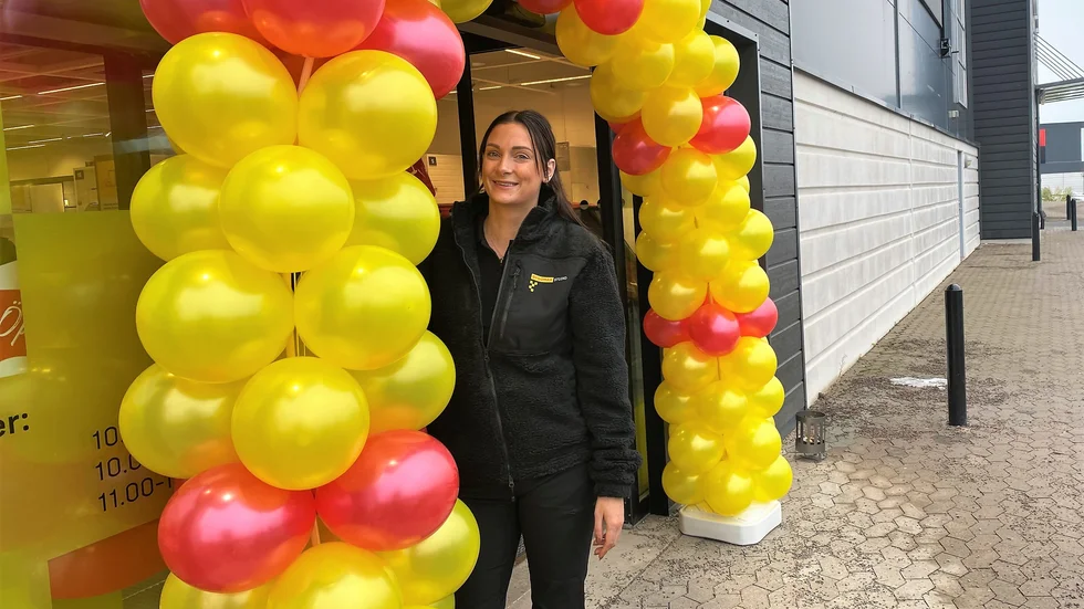 Jasmine Borg, butikschef invigde Byggmax Studio i Tornby. "Byggmax satsar på att butiken i Linköping också ska vara studio. Det testar vi nu och sedan får vi se. Det är vår första butik av det slaget."