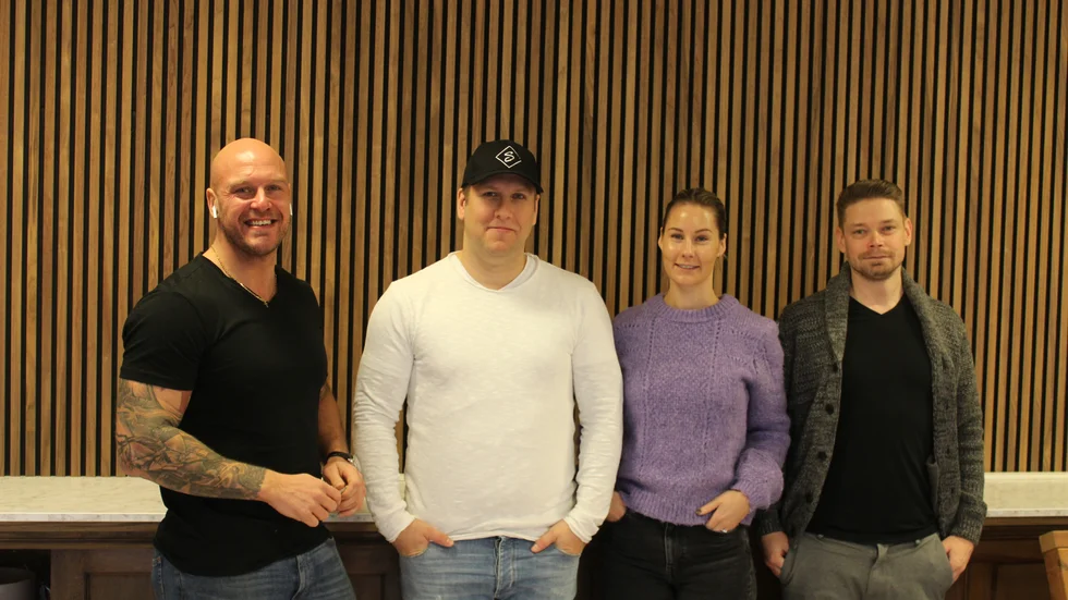 Eric Johansson, Patrik Nilsson, Anna Rundgren och Robin Rinaldo är de som tillsammans kommer att styra skeppet Skinpunks från Vimmerby. Patricia Borglin är också anställd men arbetar från Helsingborg.
