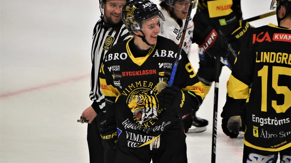 Olle Söderlund lämnade Vimmerby Hockey och spelar numera sin hockey i Örnsköldsvik.