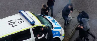Se filmerna från polisens kameror under upploppen i Skäggetorp: "Bland det mest chockerande jag sett"