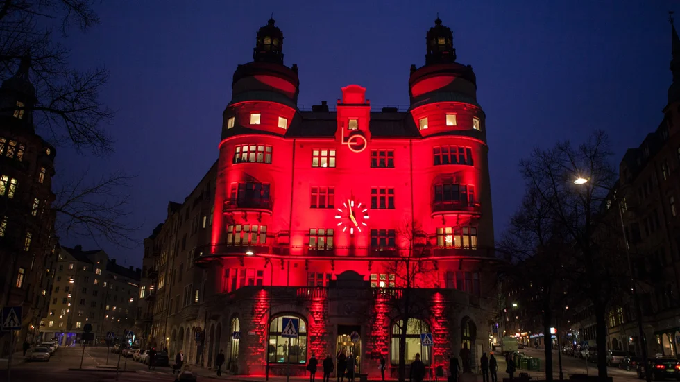 LO-borgen, mer röd än samhällsbärande.