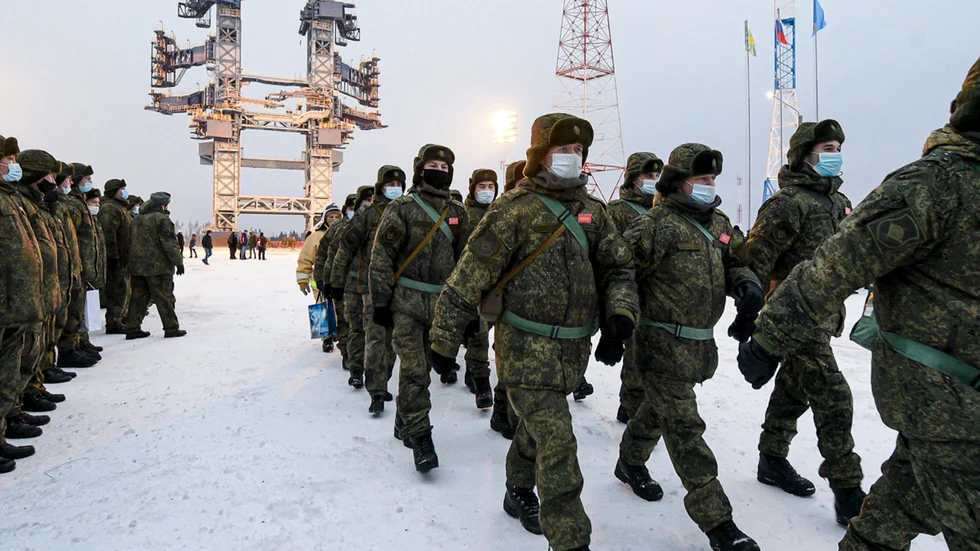Ryska soldater marscherar i december 2020, på en bild från det ryska försvarsdepartementet.