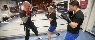 Motalatjejerna gjorde tävlingsdebut i boxningsringen