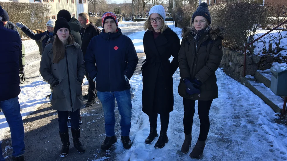 Ottilia Andersson, Anders LeBel, Vanja Kleiven och Emma Fahlin bor på Trädgårdsgatan och pluggar på Urmakarskolan, de tycker inte att den nya parkeringstaxan är något att hänga i granen.
