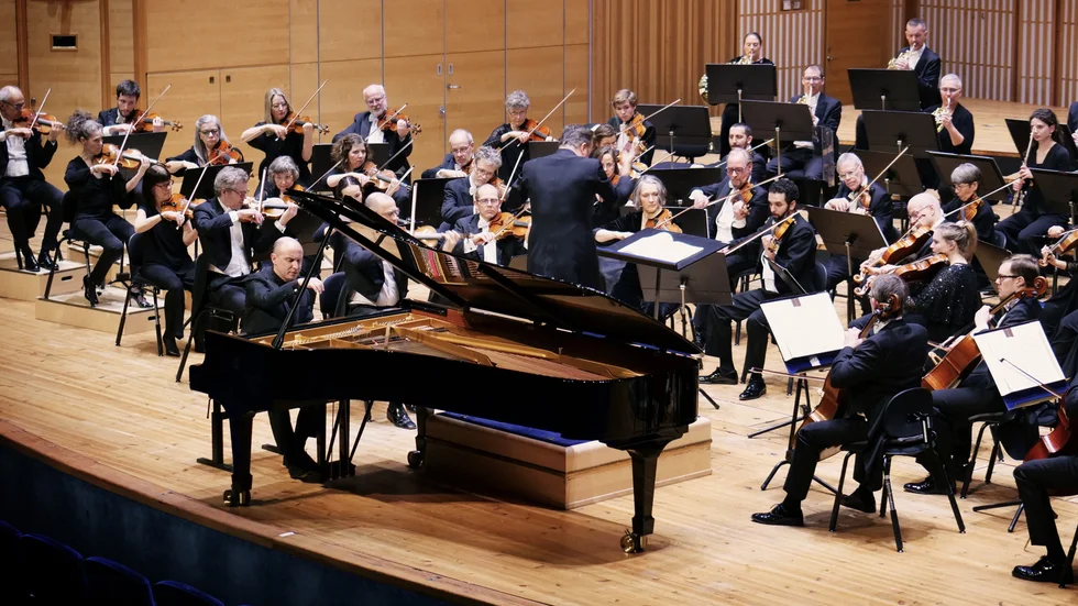Den tekniskt drivne argentinske pianisen Nelson Goerner spelade med attidyd och energi i ett friskt tempo- 