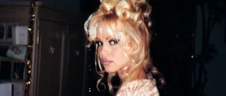 "Pamela, a love story" är en älskvärd revansch för skandaldrottningen Pamela Anderson