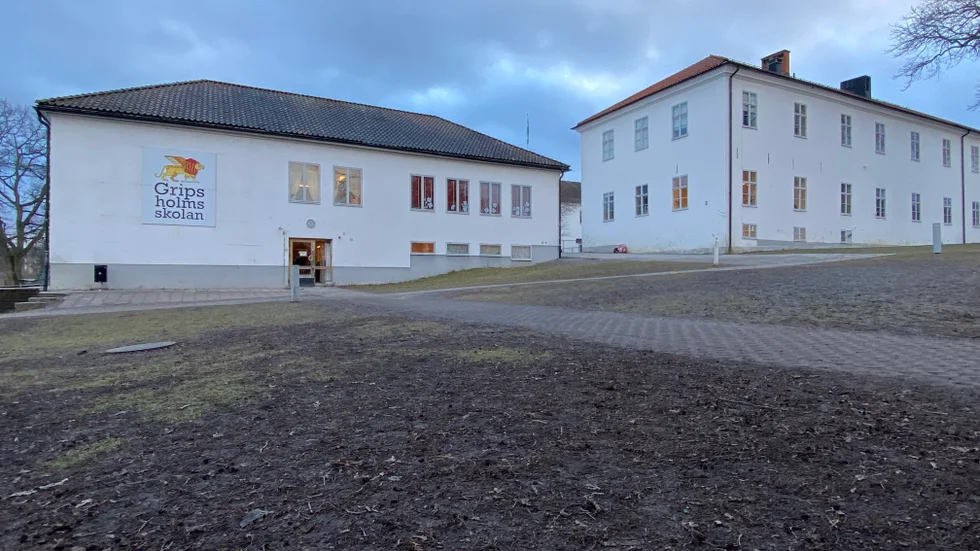 Gripsholmsskolan i Mariefred har under den senaste tiden fått information om att en man agerat hotfullt mot elever. 