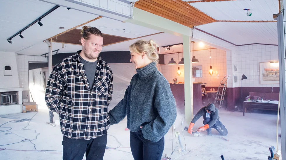 Robin Waernquist och Ellen Blomqvist bygger om fiket i Burgsvik till krog med konsertlokal.