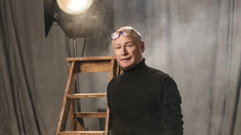  Robert Gustafsson, 59 är en av Sveriges mest folkkära komiker och skådespelare. 