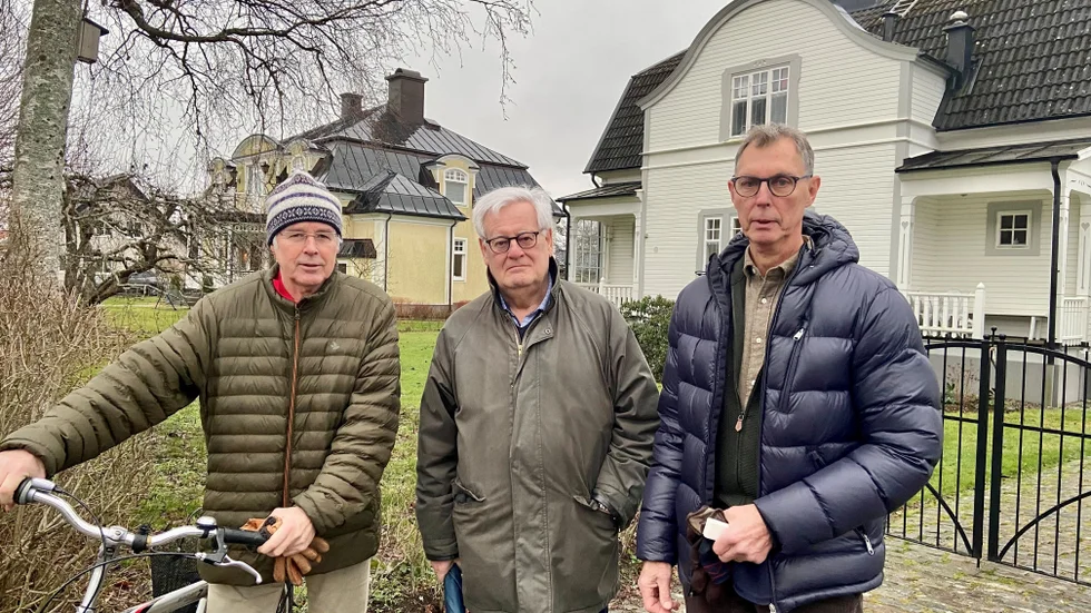 Trafiksituationen skulle bli ohållbar genom Söderköpings innerstad, menar grannarna Jan Grunewald, Olle Gustafsson och Björn Werner. "Det skulle förändra hela miljön och attraktiviteten i stan", säger de om byggplanerna.