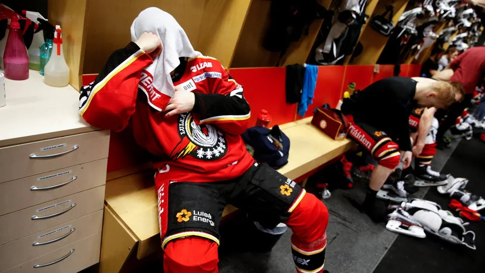 Deppigt. Lucas Wallmarks sista match i Luleå Hockey – för den här gången – blev slutspelssortin mot Frölunda.