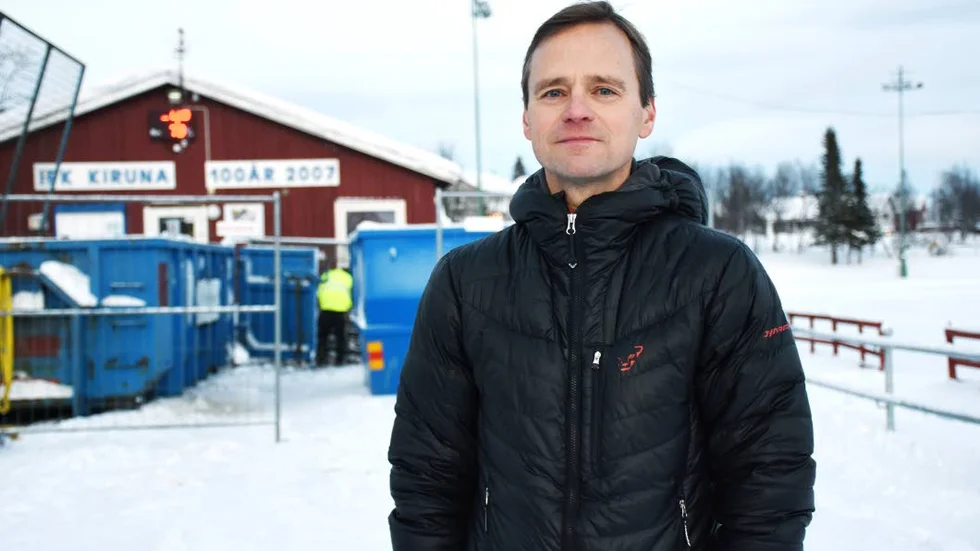 OROLIG. Magnus Lindmark, IFK Kiruna, känner oro inför byggtiden av E10:an.  "Över hälften av spårsystemet försvinner", säger han.