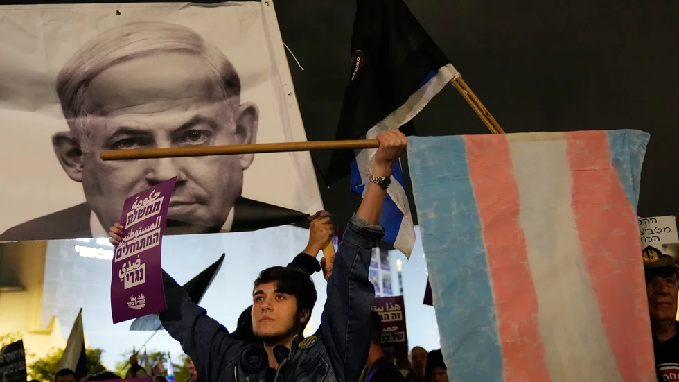 Demonstranter i Tel Aviv mot den israeliske premiärministern Benjamin Netanyahu och hans nya regeringspolitik.