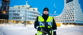 Ovanligt milda januaridagar – heldagsjobb utomhus inga problem för bevakarna Polisen: "Jag var tvungen att ta av mig sockorna"