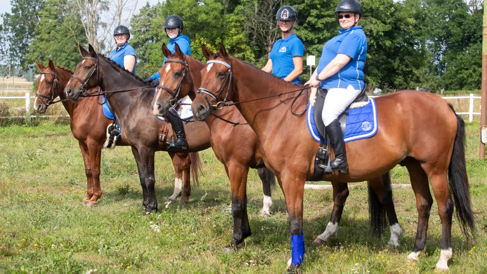 Åsa Johansson på Lena, Tilda Karlsson på Nyckelby Kisha, Susanne Berg på Nyckelbys Forest king och Cissi Andersson på Caspantino har alla ridit i åtskilliga år i Nyckelby. Nyckelbyandan menar de är speciell och gör att alla känner sig välkomna. 