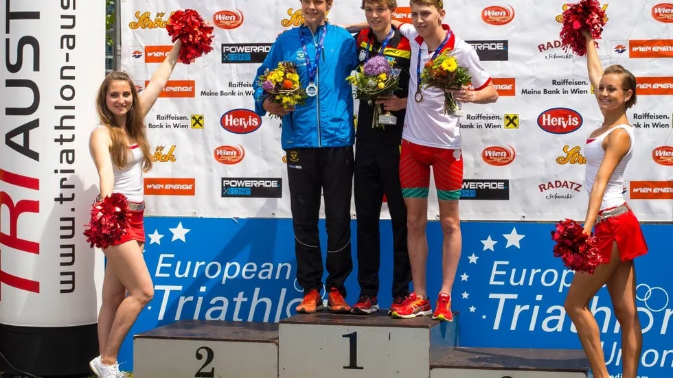 Premiär. Gabriel Sandör, i blått, tog sin första podiumplats på en Europacuptävling i Wien i helgen.