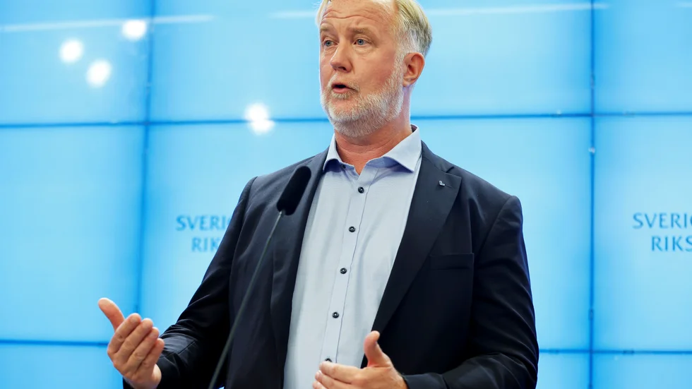 Liberalernas partiledare Johan Pehrson vill skärpa kraven på friskolorna.