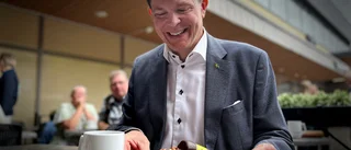 Norlén fikade med väljarna i Mjölby • Om mordplanerna på Lööf: "Fruktansvärt och skakande"