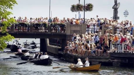 Medvetna turister. Turisterna blir allt mer medvetna om besöksmålen genom Internet och föredrar gärna platser med många evenemang, visar turistbyråns gästundersökning.  Arkivbild: Mattias Ahlm