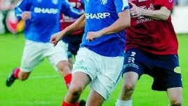 Målgörare. Mats Haglund gjorde ett av ÅFF-målen mot Örgryte i går kväll. Kristian Bergström, till vänster i bakgrunden, gjorde också ett mål.Foto: Ingemar Petersson