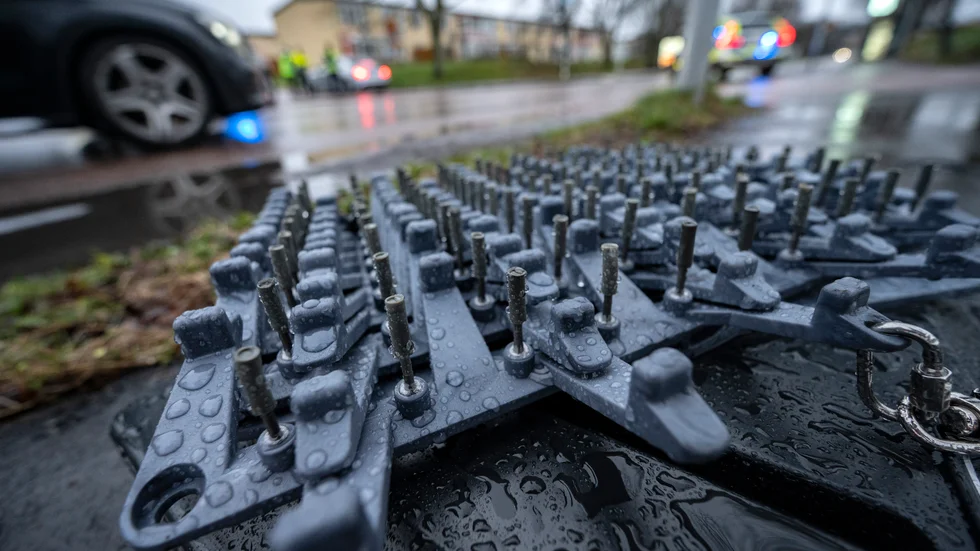 En misstänkt rattfyllerist kunde stoppas först sedan polisen lagt ut spikmatta. Arkivbild.